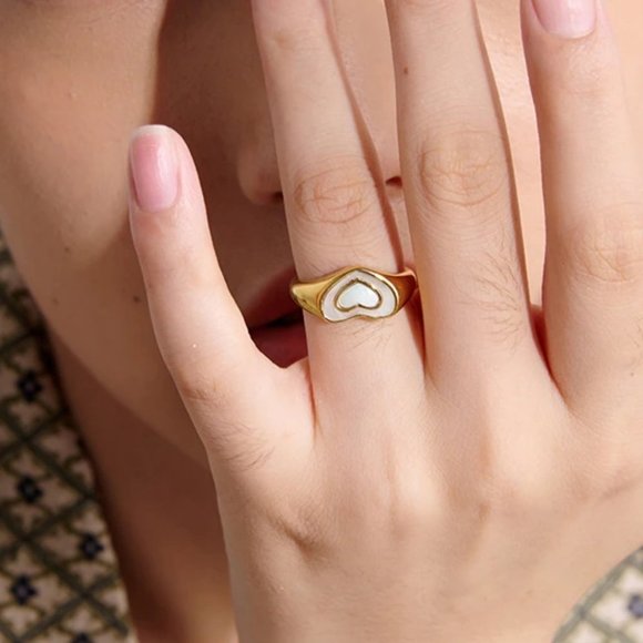NEW 18K Gold Plated Mother Of Pearl Shell Heart Ring - Picture 3 of 8